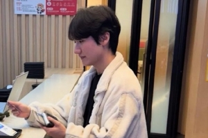 韩网粉丝晒照：经常请吃饭的Peanut 爱吃海底捞